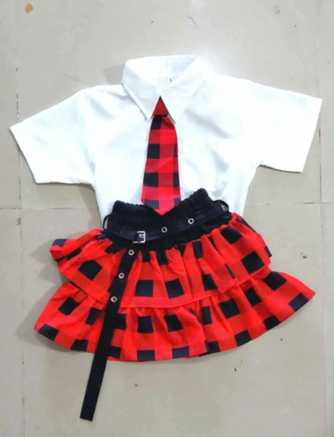 Váy học sinh caro đỏ